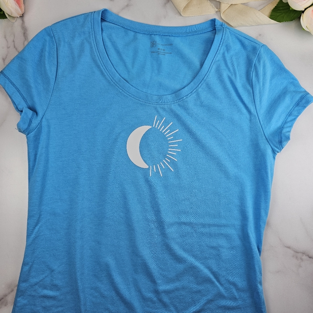 Women's size Medium, Teal cap sleeve Tee.  Moon and star logo. Nwot